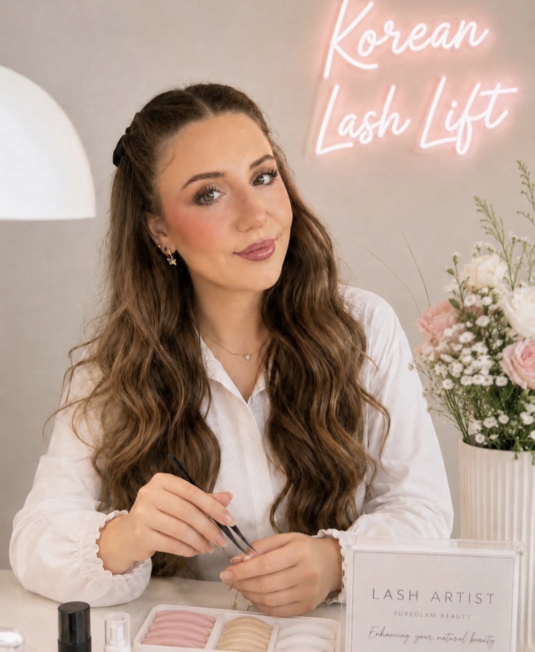 Inhaberin von Pureglam Beauty in ihrem Studio in Duisburg-Hamborn